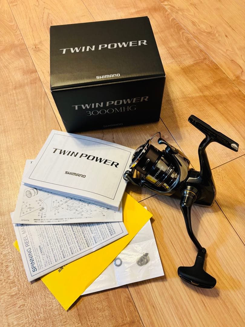 極美品　シマノ　現行ツインパワー　3000MHG
