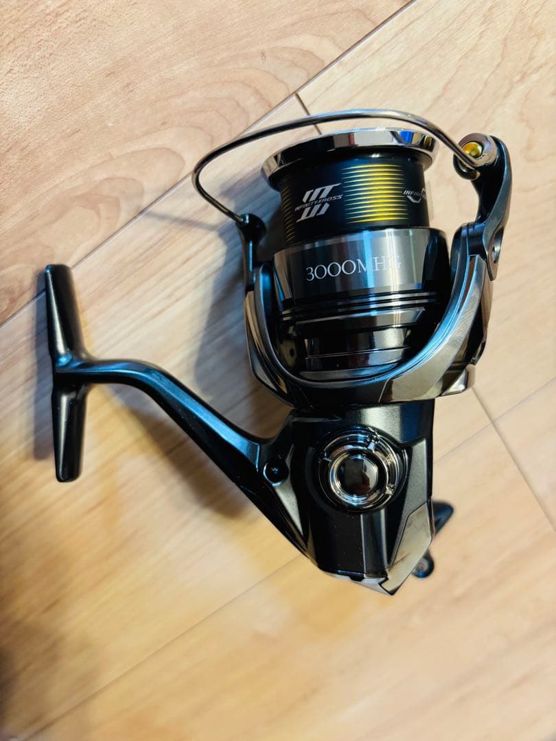 極美品　シマノ　現行ツインパワー　3000MHG