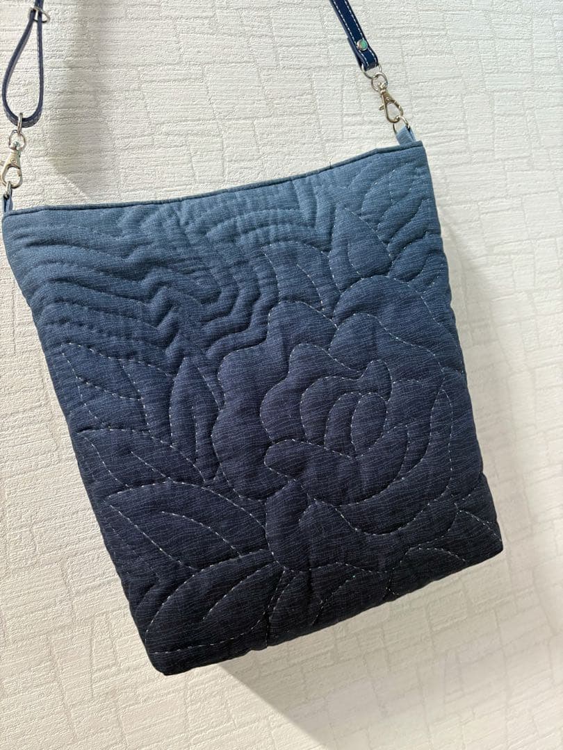 ハワイアンキルト　ショルダーバッグ　　バラ　ブルー