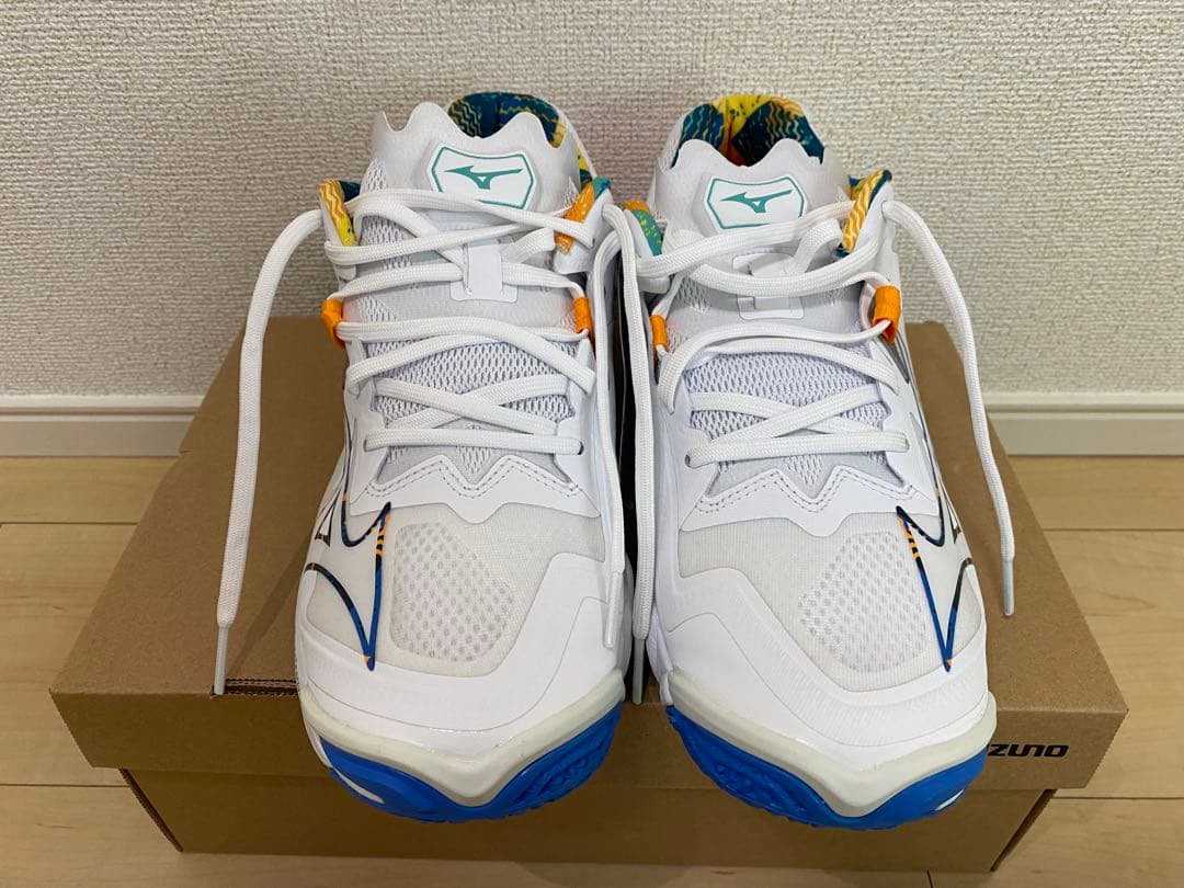 【新品未使用】ミズノ バレーボールシューズ ウエーブライトニングZ8 27cm