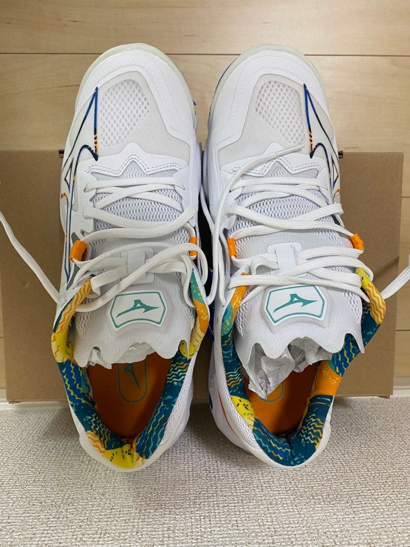 【新品未使用】ミズノ バレーボールシューズ ウエーブライトニングZ8 27cm