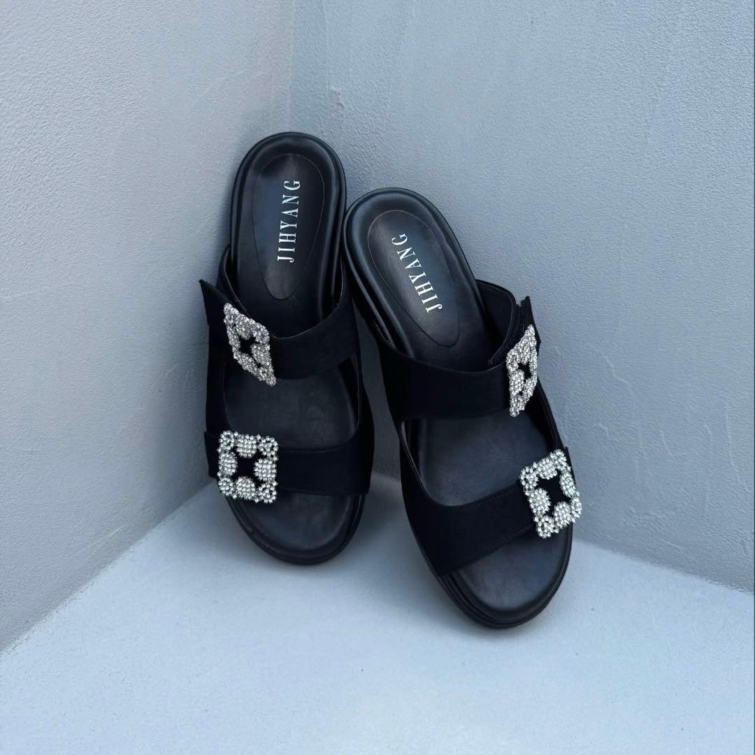 JIHYANG チヒャン　ダブルビジューフラットサンダル　スムースＬ
