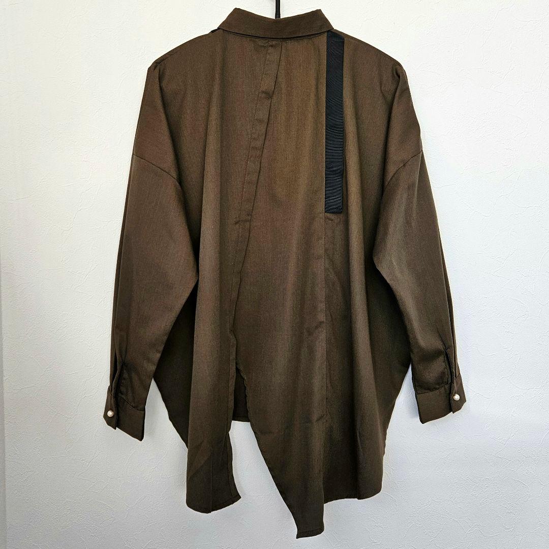 【未使用】ブランバスク　アシンメトリ－　パールボタン　シャツ