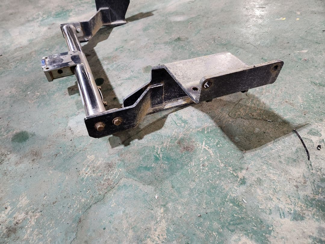 tom ヒッチメンバー