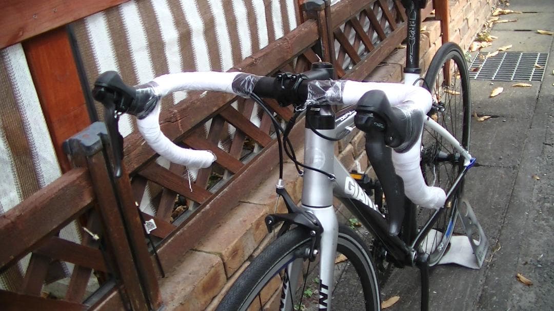 GIANT DEFY3 R2000クラリス　16速　ロードバイク