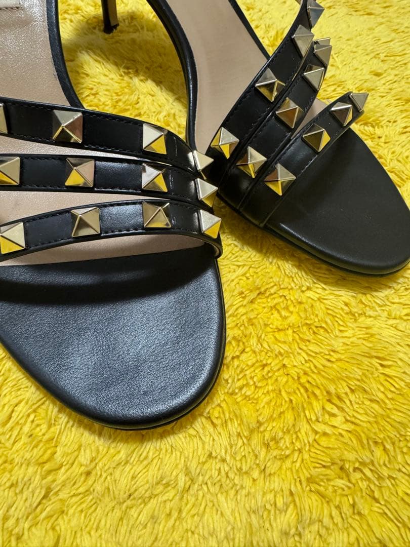Valentino スタッズ付き ブラックサンダル 37