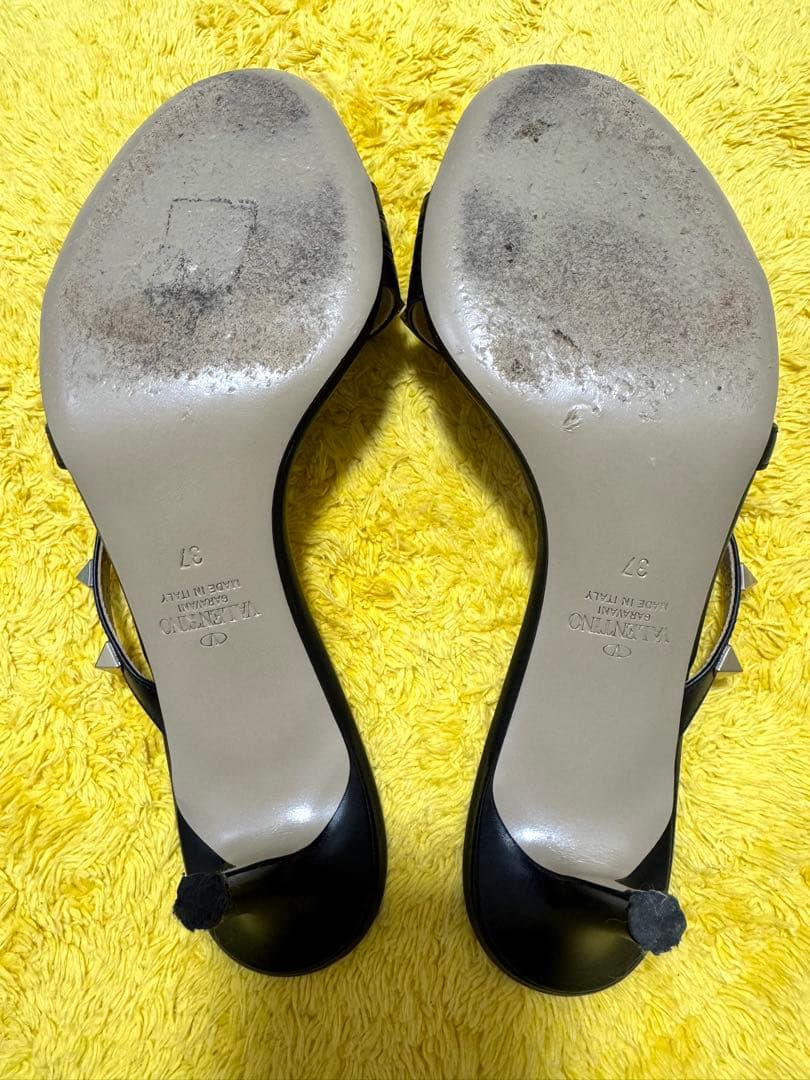 Valentino スタッズ付き ブラックサンダル 37