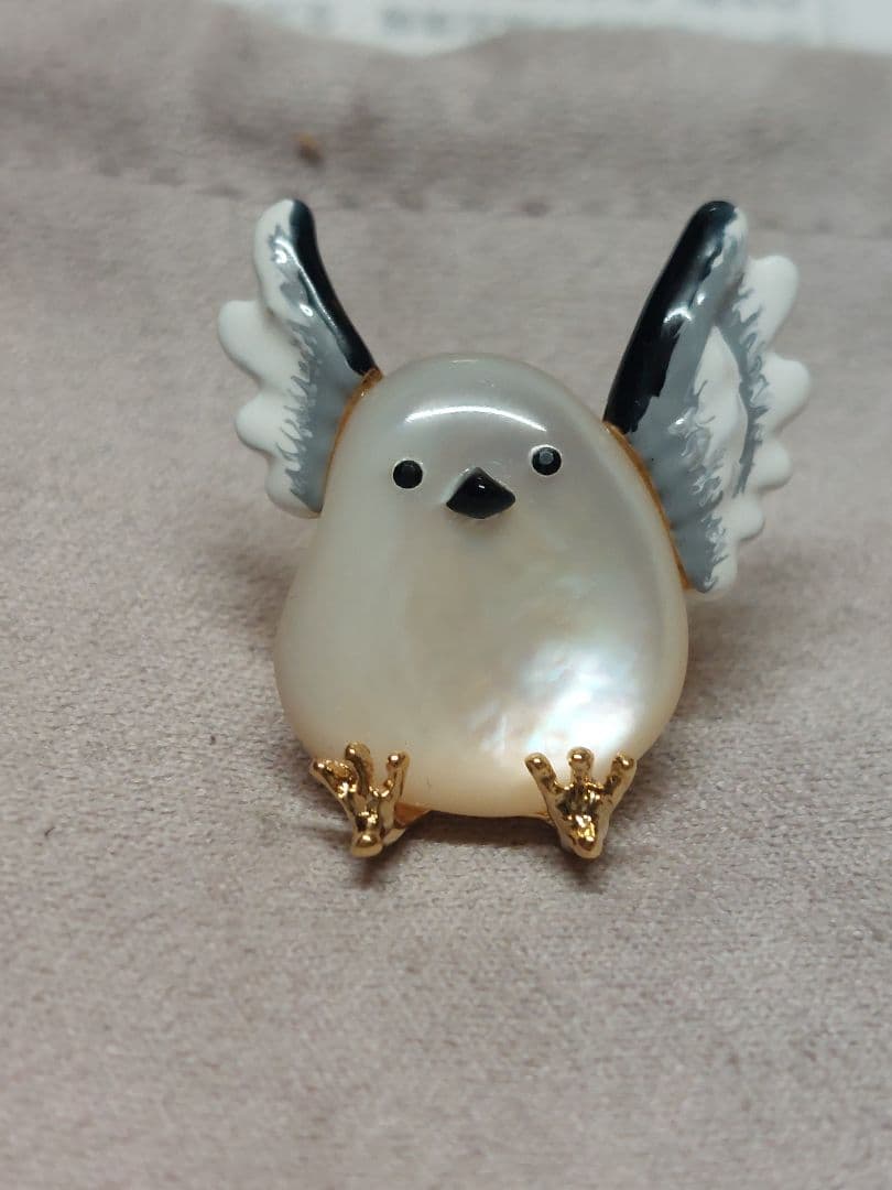 新品　STORY掲載　ヴァンドームブティック　シマエナガ　ピンブローチ