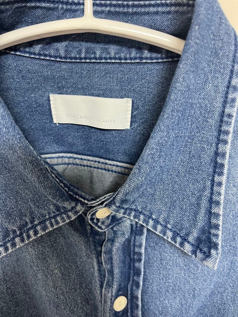明日まで限定価格GALLARDAGALANTE(ガリャルダガランテ)デニムシャツ