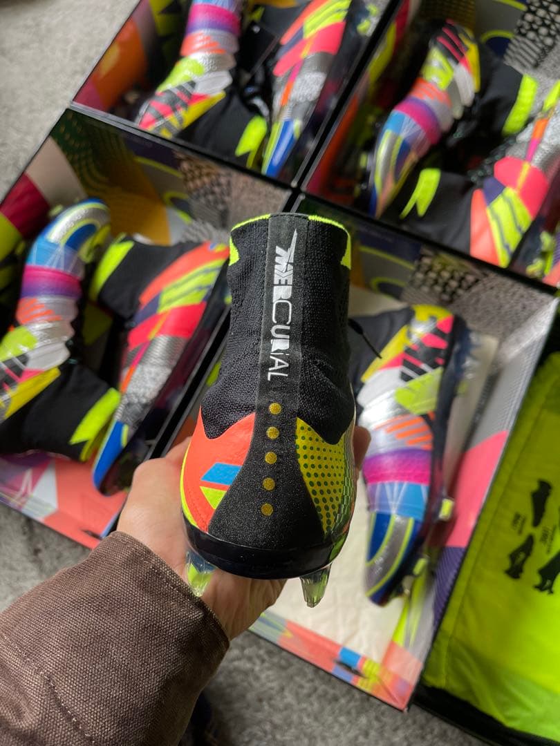 激レア 世界三千足限定 サッカー スパイク ワットザマーキュリアルFG