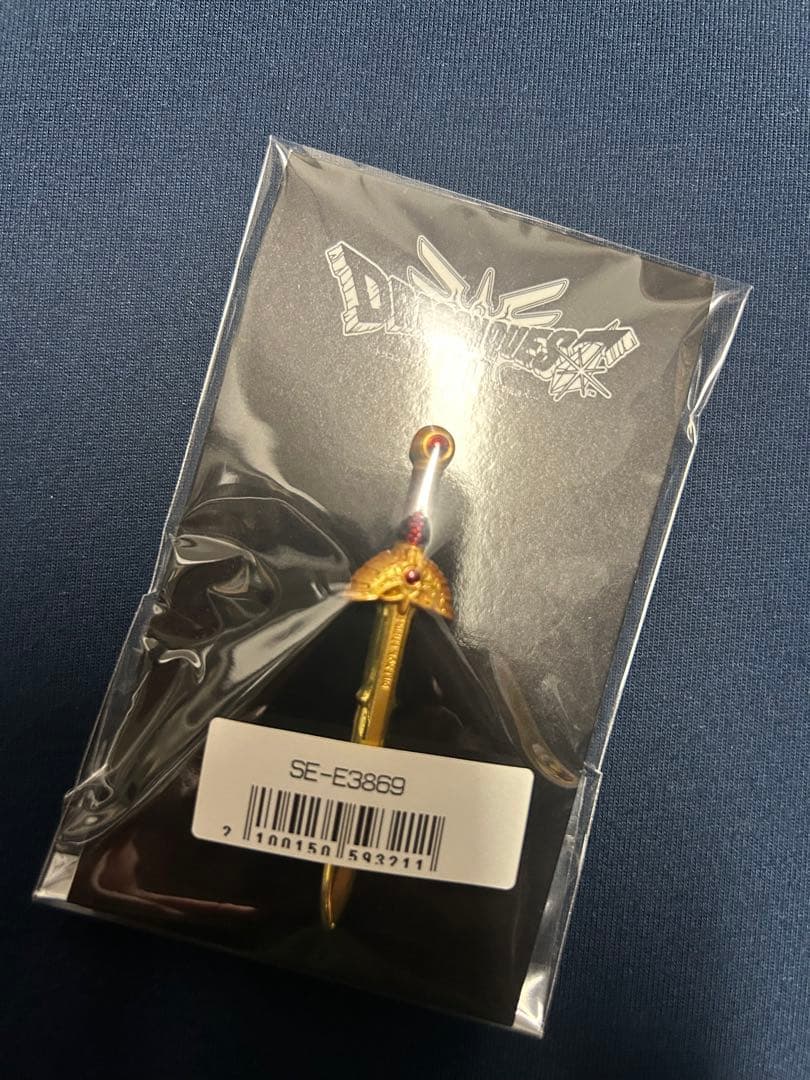 ドラゴンクエストⅢ ブック型収納ケース&ロトのピンバッジ付き