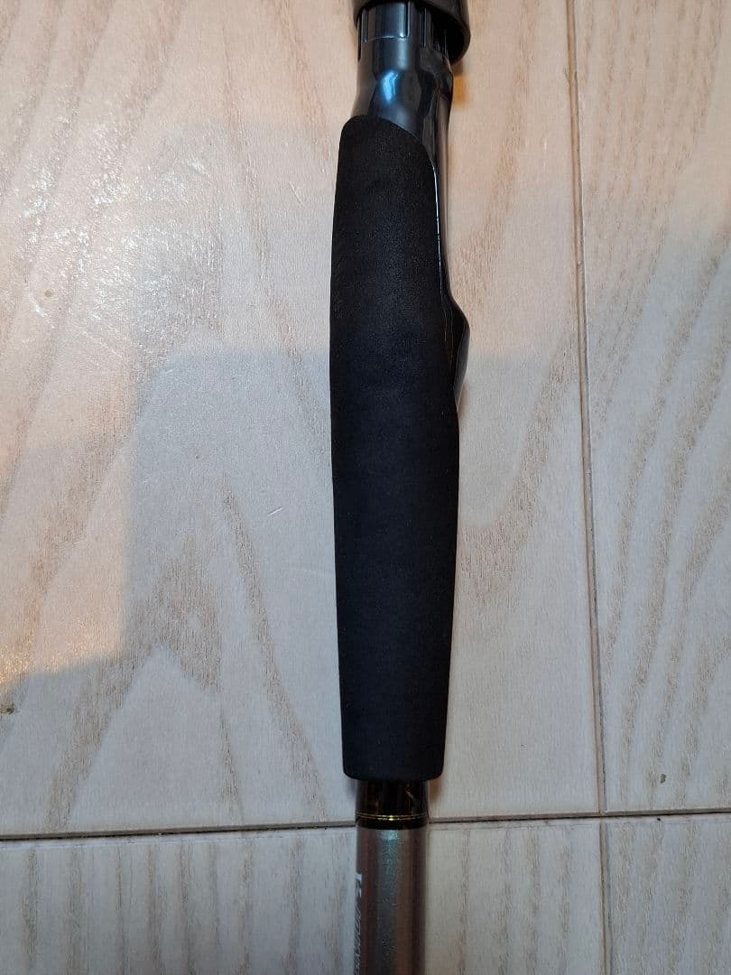 ダイワ 船竿 25メタリアヒラメ SS/MH-240・J(2ピース)