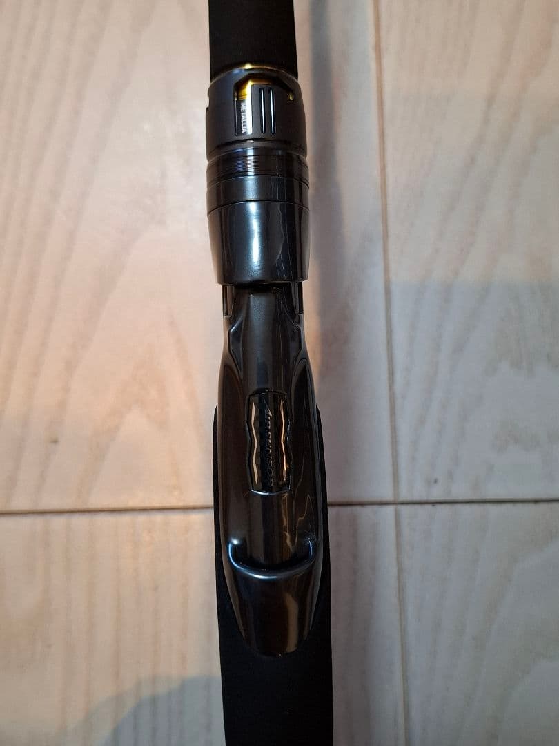 ダイワ 船竿 25メタリアヒラメ SS/MH-240・J(2ピース)