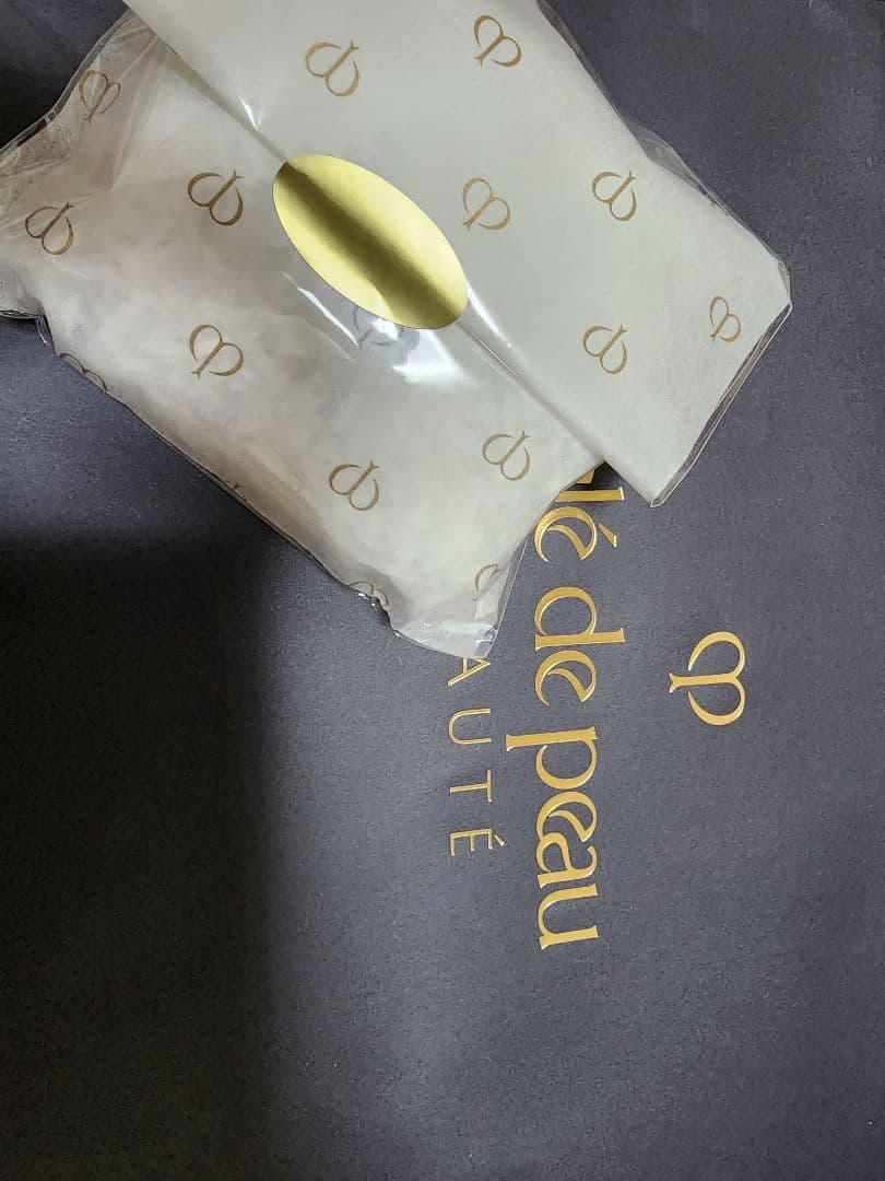 プードルコンパクトエサンシエルｎ クレドポーボーテ 新商品☆未開封☆