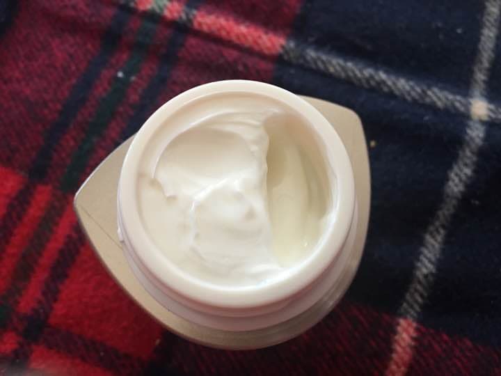 メナードイルネージュクリーム