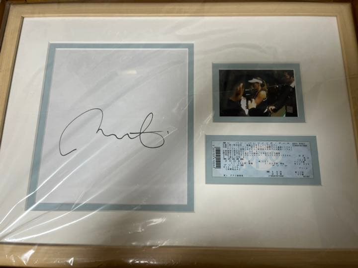 マルチナヒンギス　直筆サイン入り色紙額縁入り