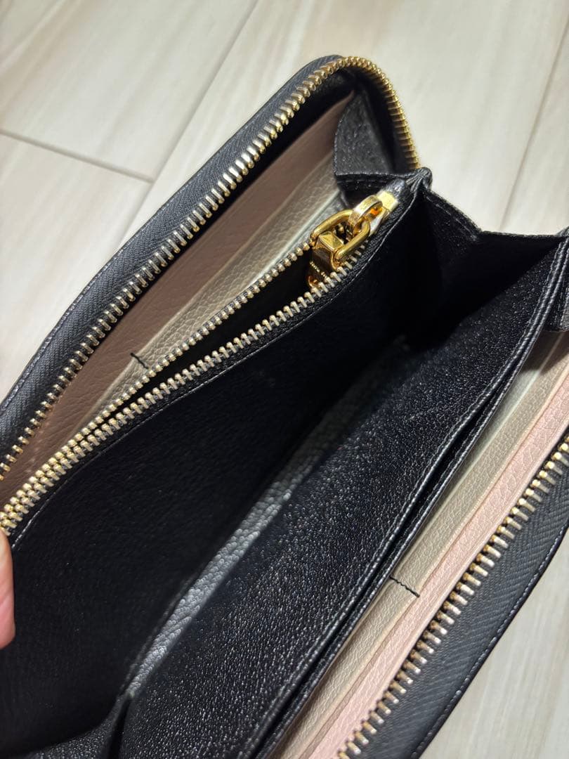 MIU MIU ブラックレザー 長財布 箱付き