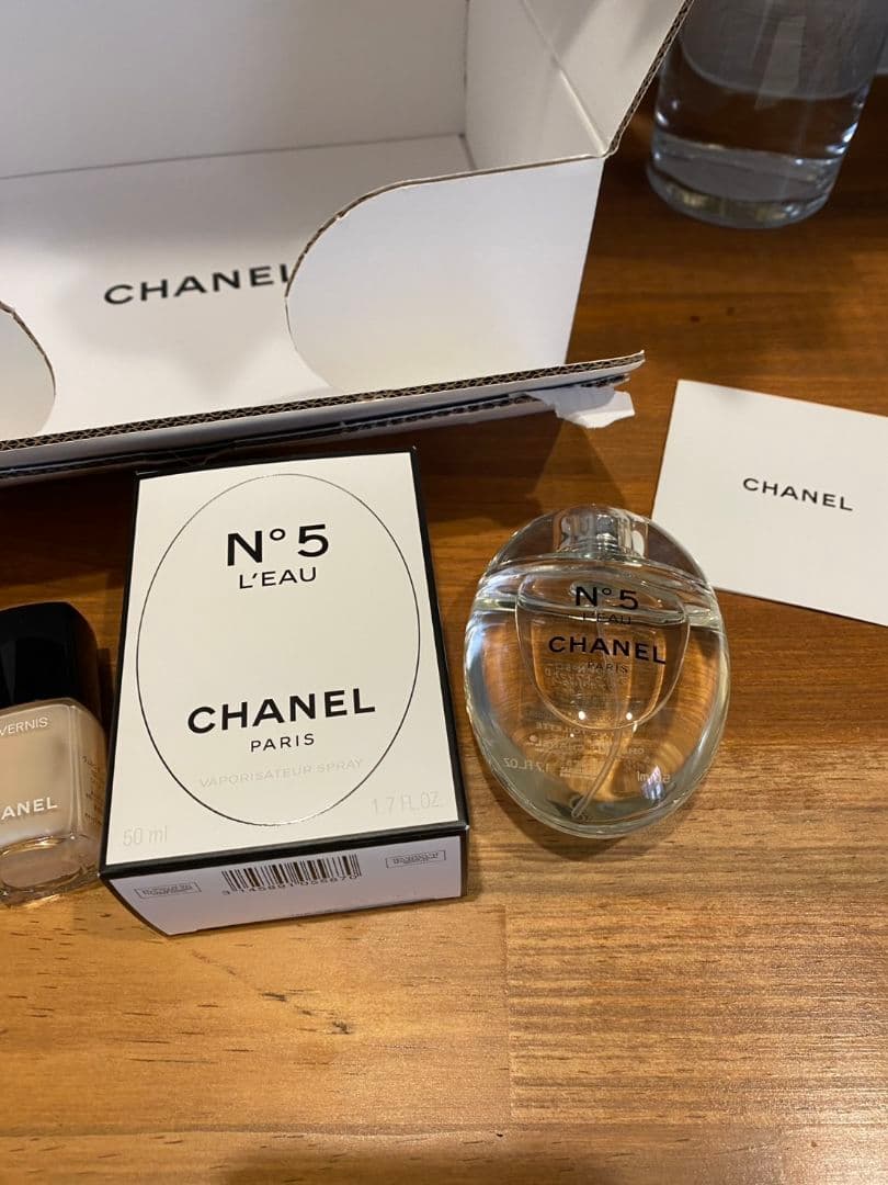 CHANEL N°5 L'EAU ロー　ネイル　バレリーナ　香水