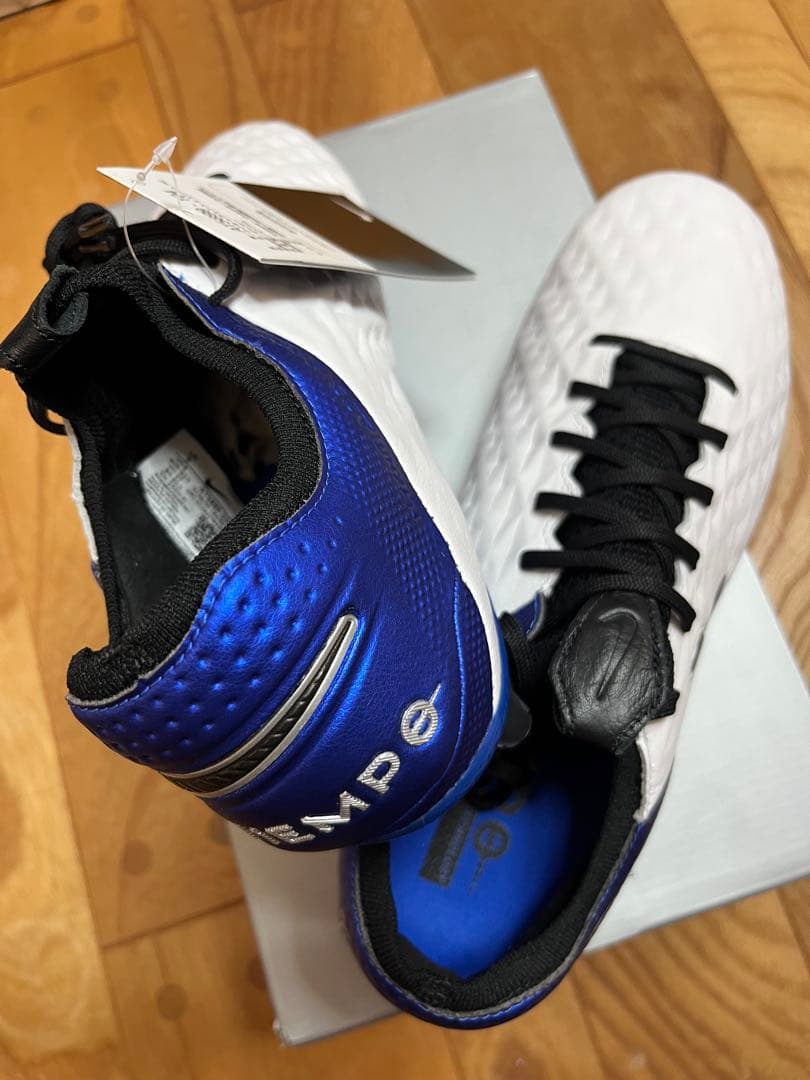 新品　激レア　廃盤品　ナイキ　ティエンポ　レジェンド8 エリート HG 25.5