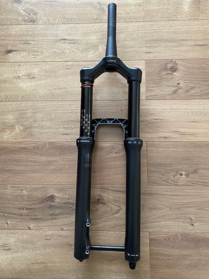 サスペンションフォーク・ロックショックスdomain R180mm