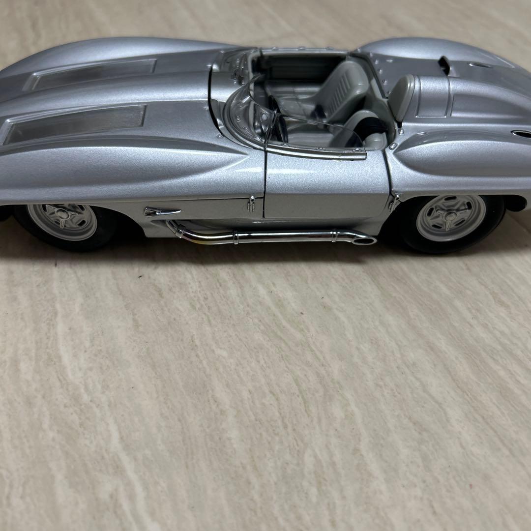 AUTOart 1/18スケール、1959 シボレー・コルベット・スティングレイ
