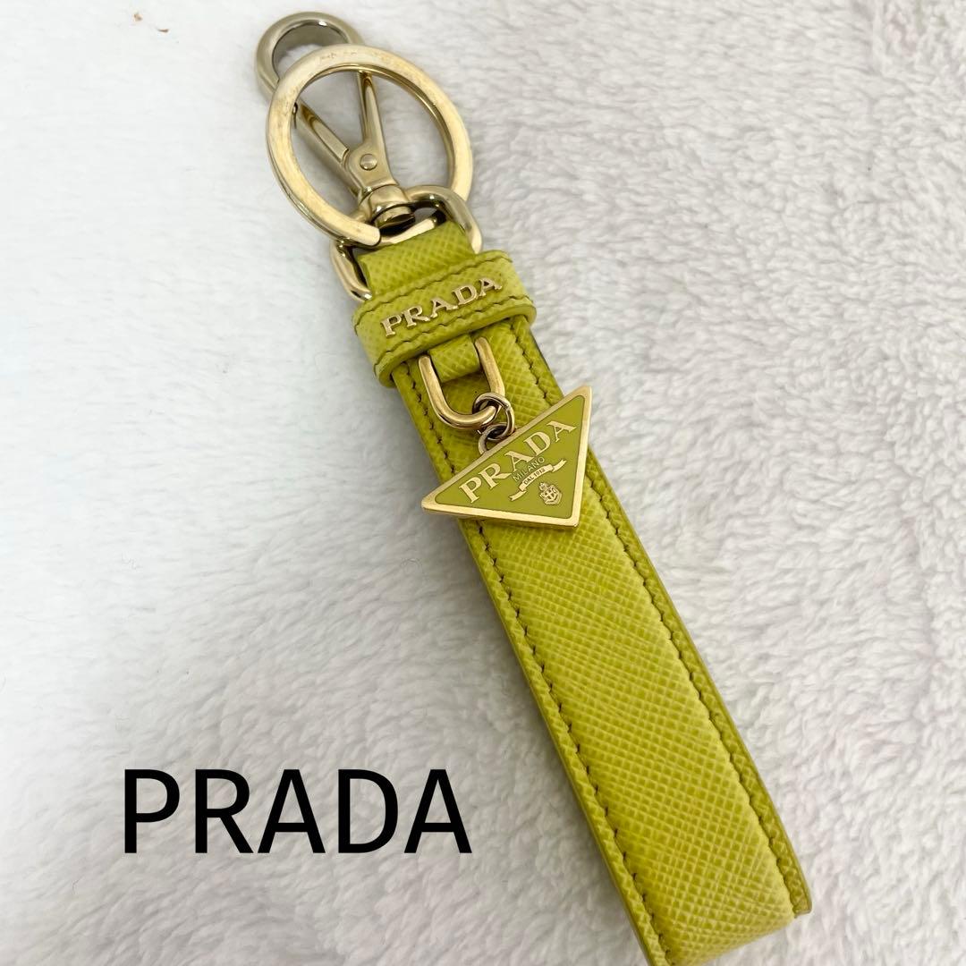 PRADA プラダ　キーリング　三角プレート　チャーム　サフィアーノ　イエロー