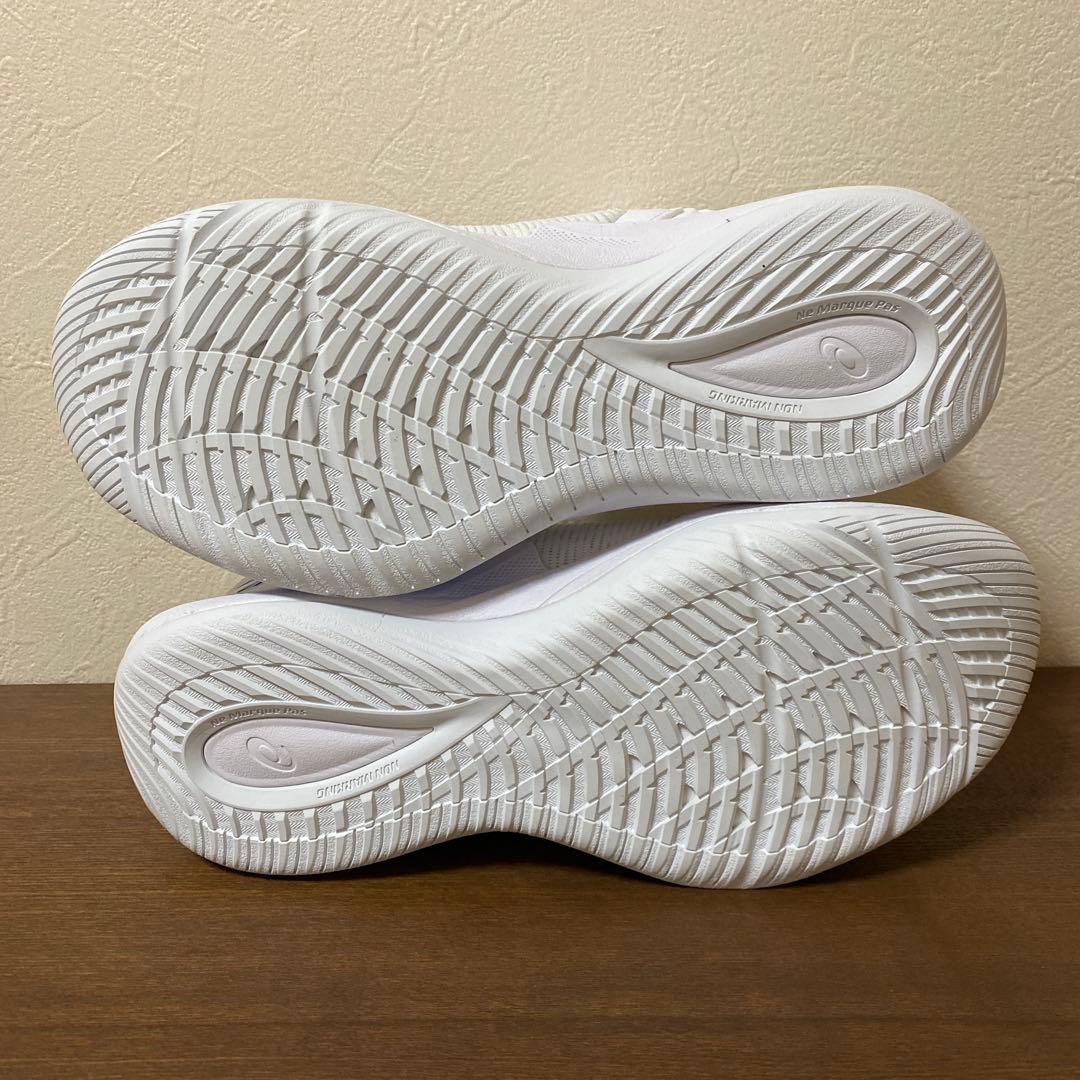 美品　asics NOVA SURGE 3 ノヴァサージ3 バッシュ 2.5cm