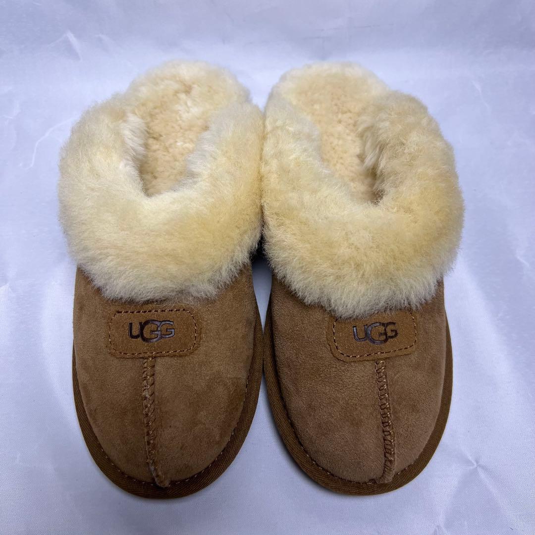 【UGG　コケット　ファー付き　スリッポン　Coquette　22ｃｍ】