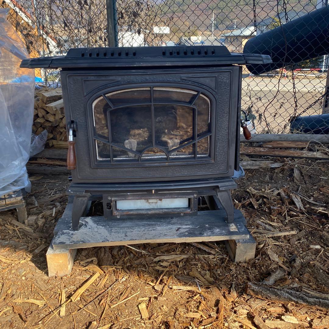 ジャンク品中型薪ストーブ 鋳鉄製 ガラス窓付き