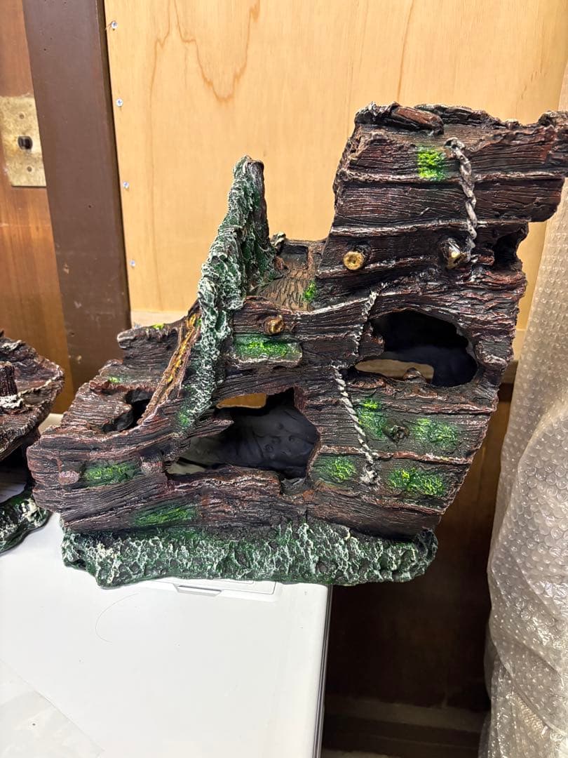 沈没船　水槽にはオブジェ　ビックサイズ