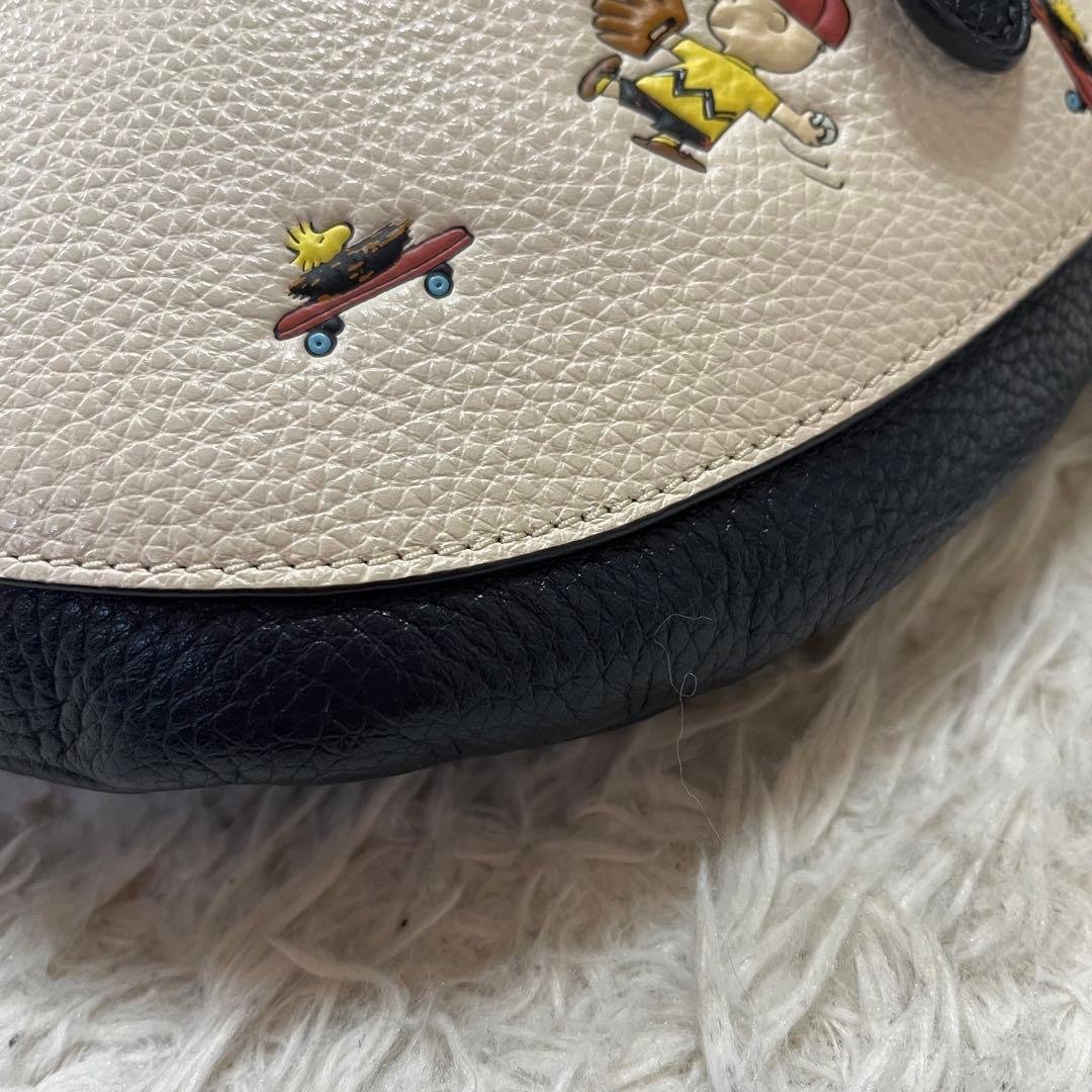 極美品✨限定品✨コーチ　ボディバッグ　スヌーピー　コラボ　レザー　ホワイト