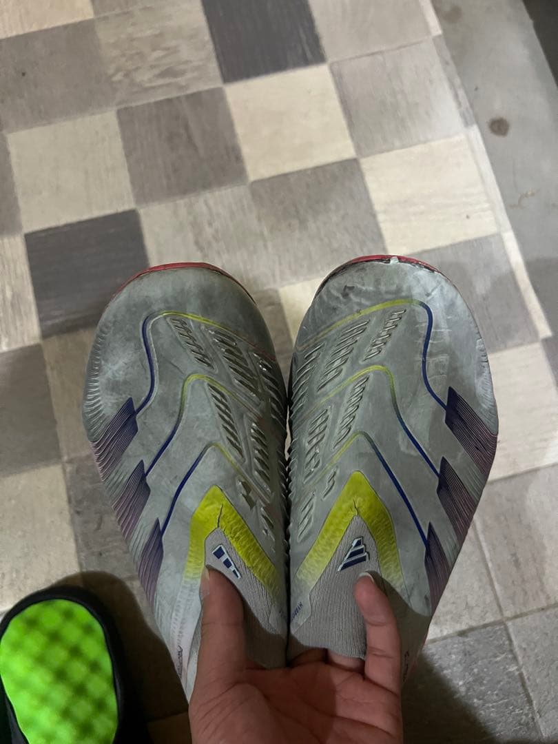 アディダスサッカースパイク3つ 袋 レガース シューズケース セット