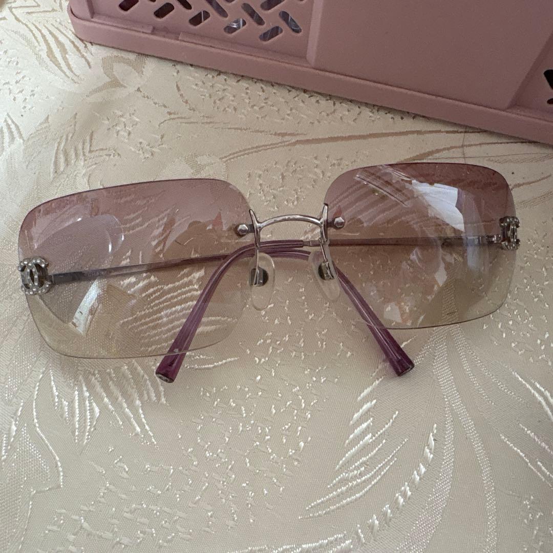 イタリア製　CHANEL スクエアサングラス 4017