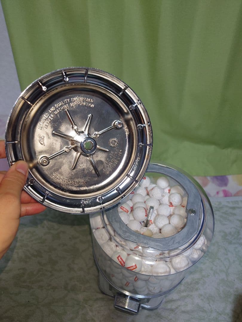 最終価格 Supreme Beaver Gumball machine