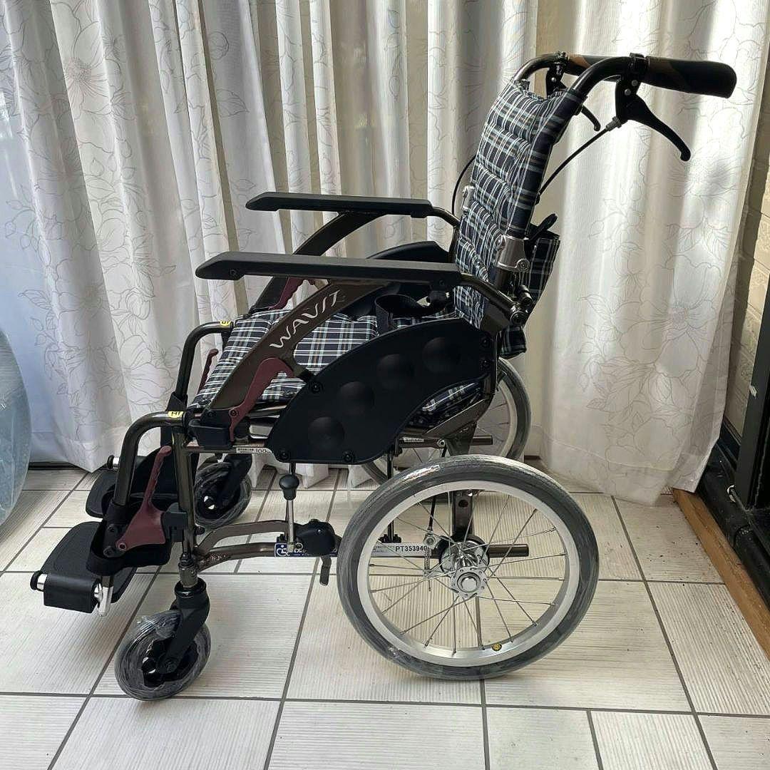 ♿️大きめシート 介助式 車椅子 便利な多機能 ノーパンクタイヤ 安心ベルト
