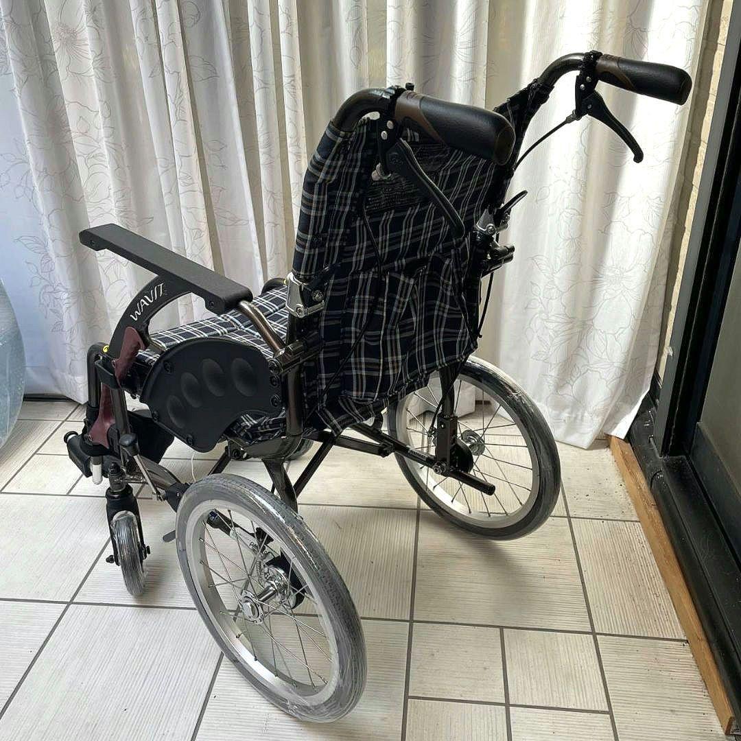 ♿️大きめシート 介助式 車椅子 便利な多機能 ノーパンクタイヤ 安心ベルト