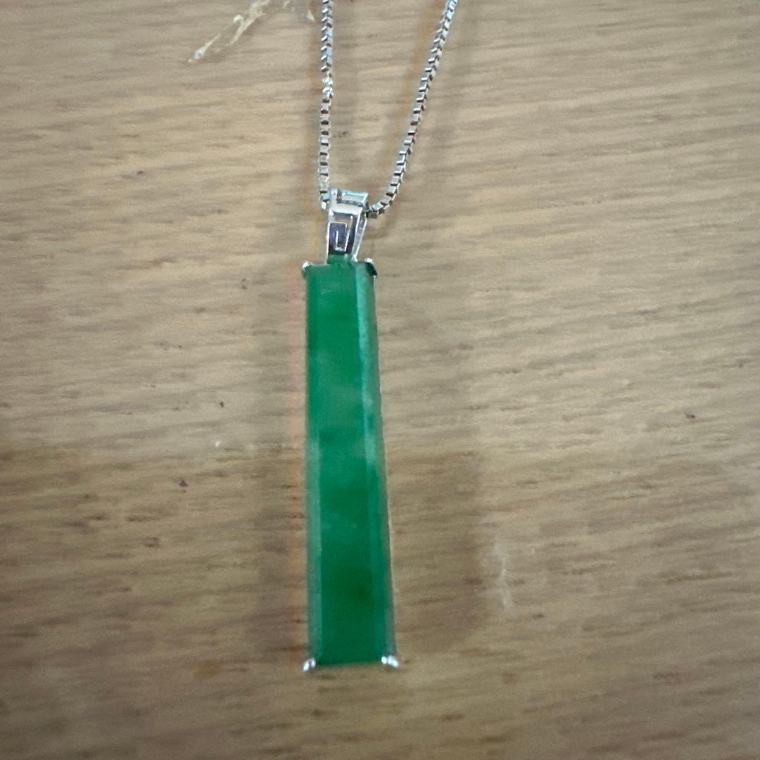 A U750. ホワイト18￼K金ジェダイト翡翠緑色 長方形 ペンダント