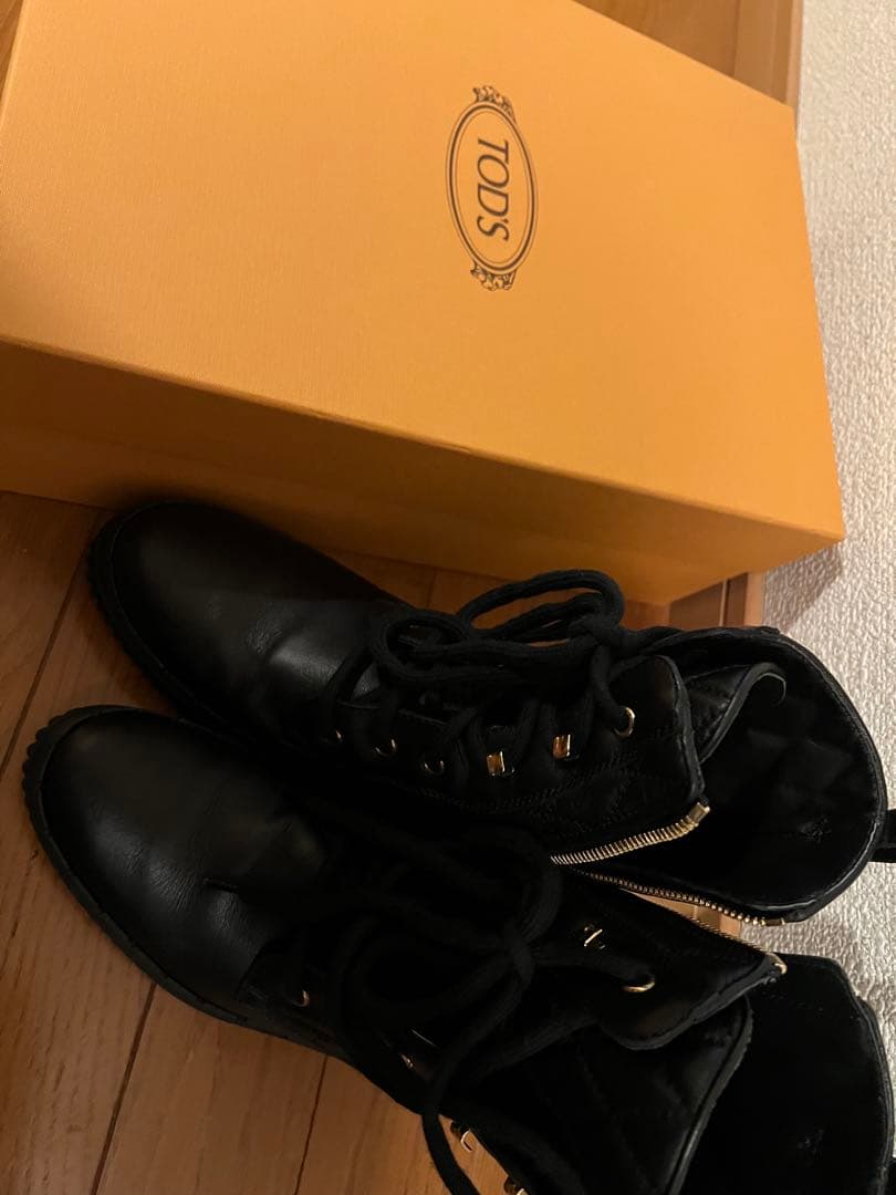 【限定デザイン】TOD'S 【美品】ブラック レザーミドルブーツ