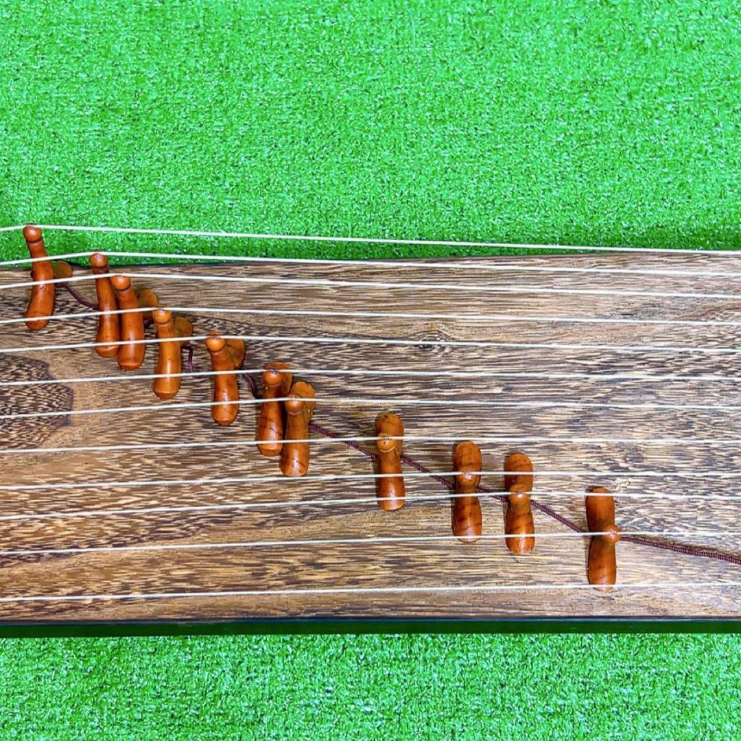 伽琴　カヤグム 和楽器 弦楽器　民族楽器　韓国　12弦　ケース付き