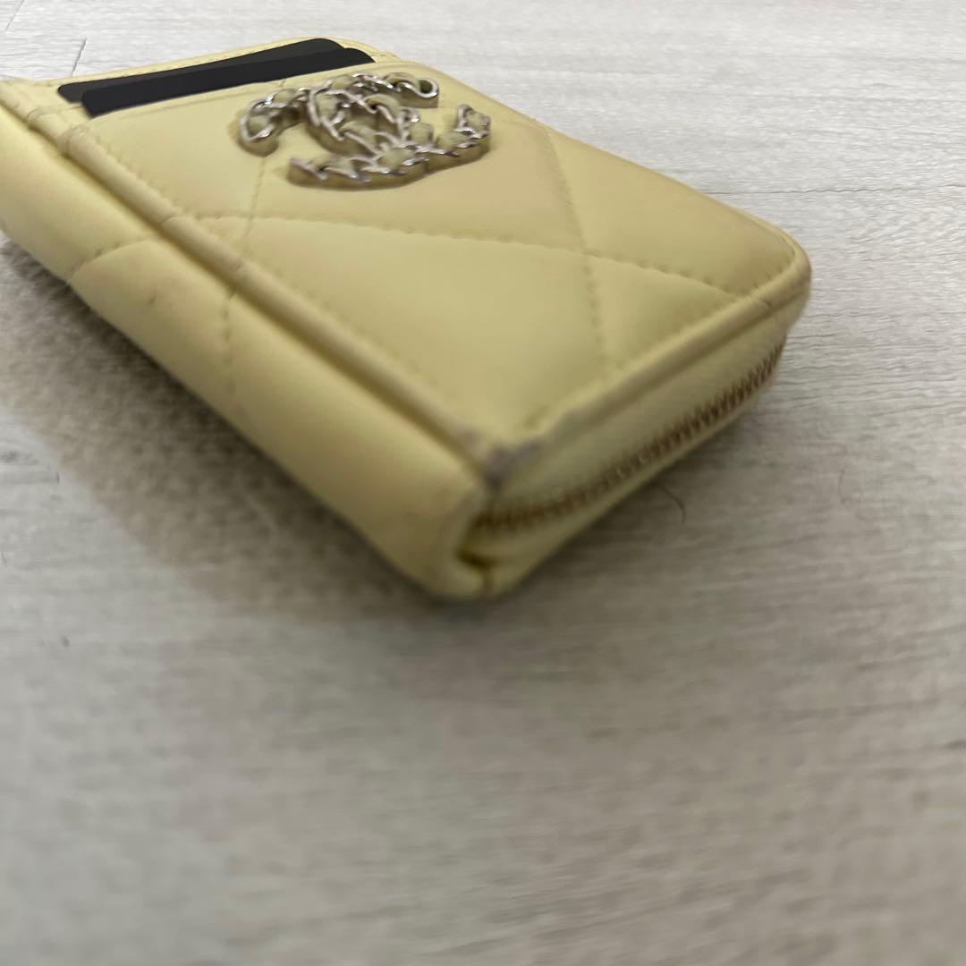CHANELマトラッセ 19 ココ マーク ジップ  カード ケース 財布