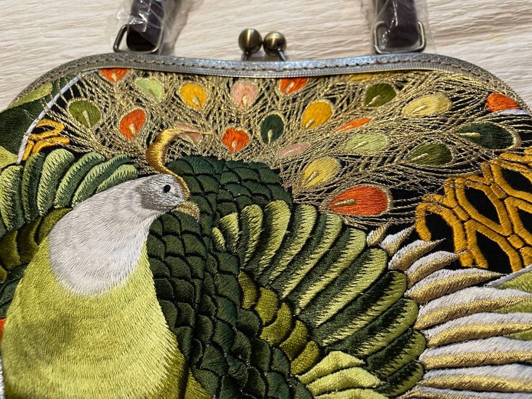 古布リメイクがま口バッグ　留袖　孔雀柄　刺繍