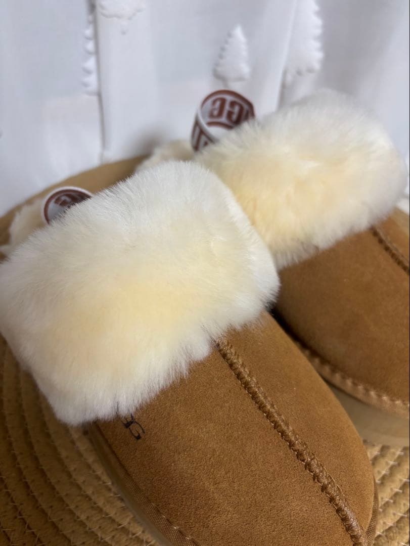 UGG 23.0厚底ベージュ ふわふわスリッパ