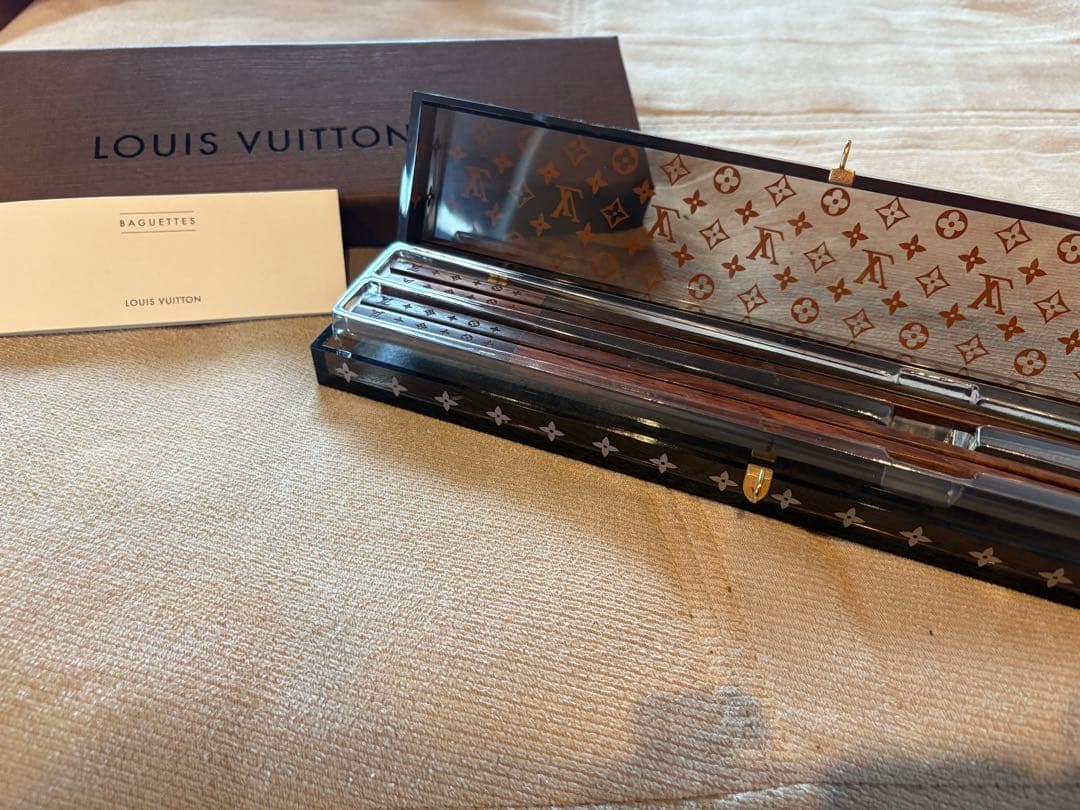 ルイ ヴィトン 箸セット25周年記念 限定モノグラム ウッド VIP箱付き
