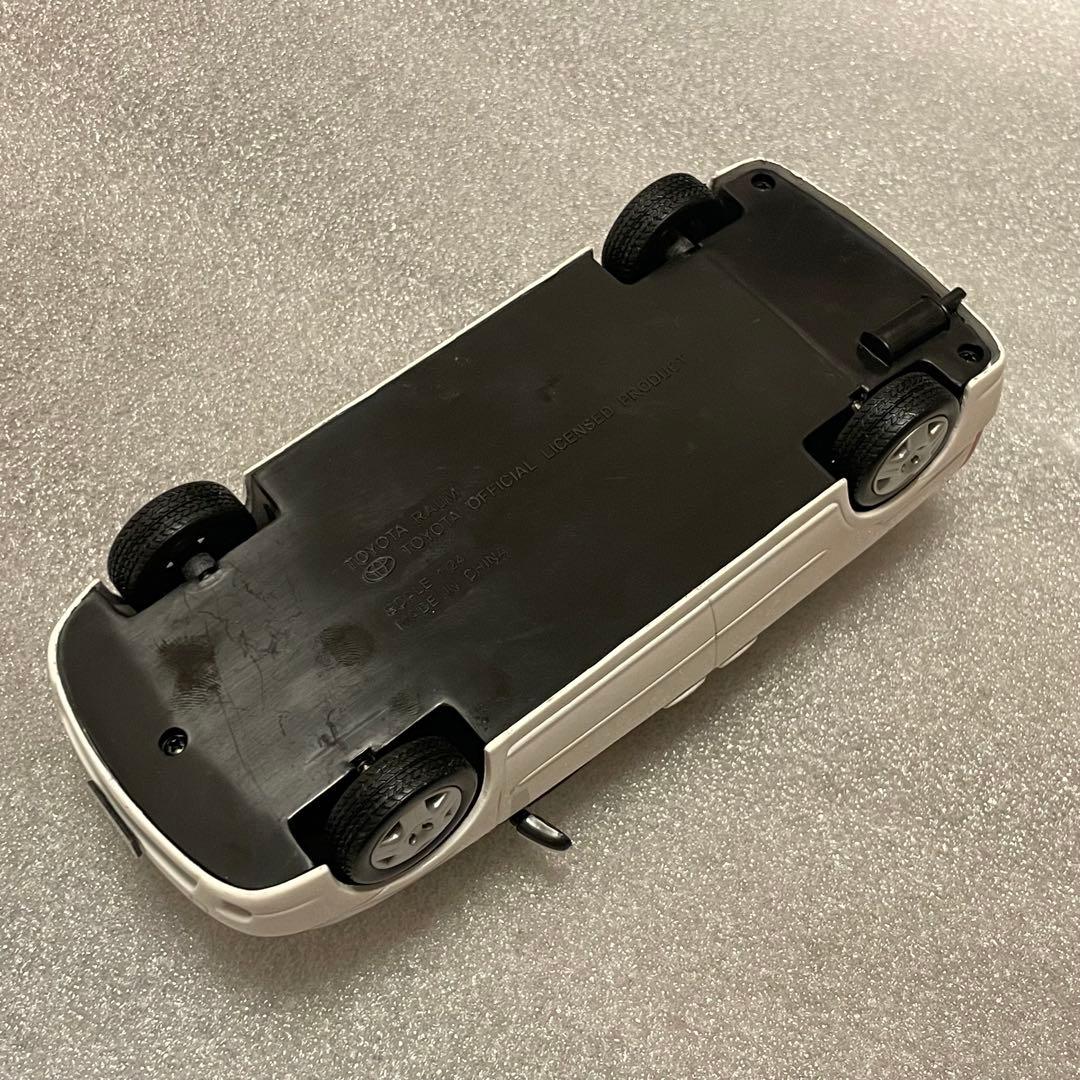 カラーサンプル　トヨタ　ラウム　ホワイト　希少