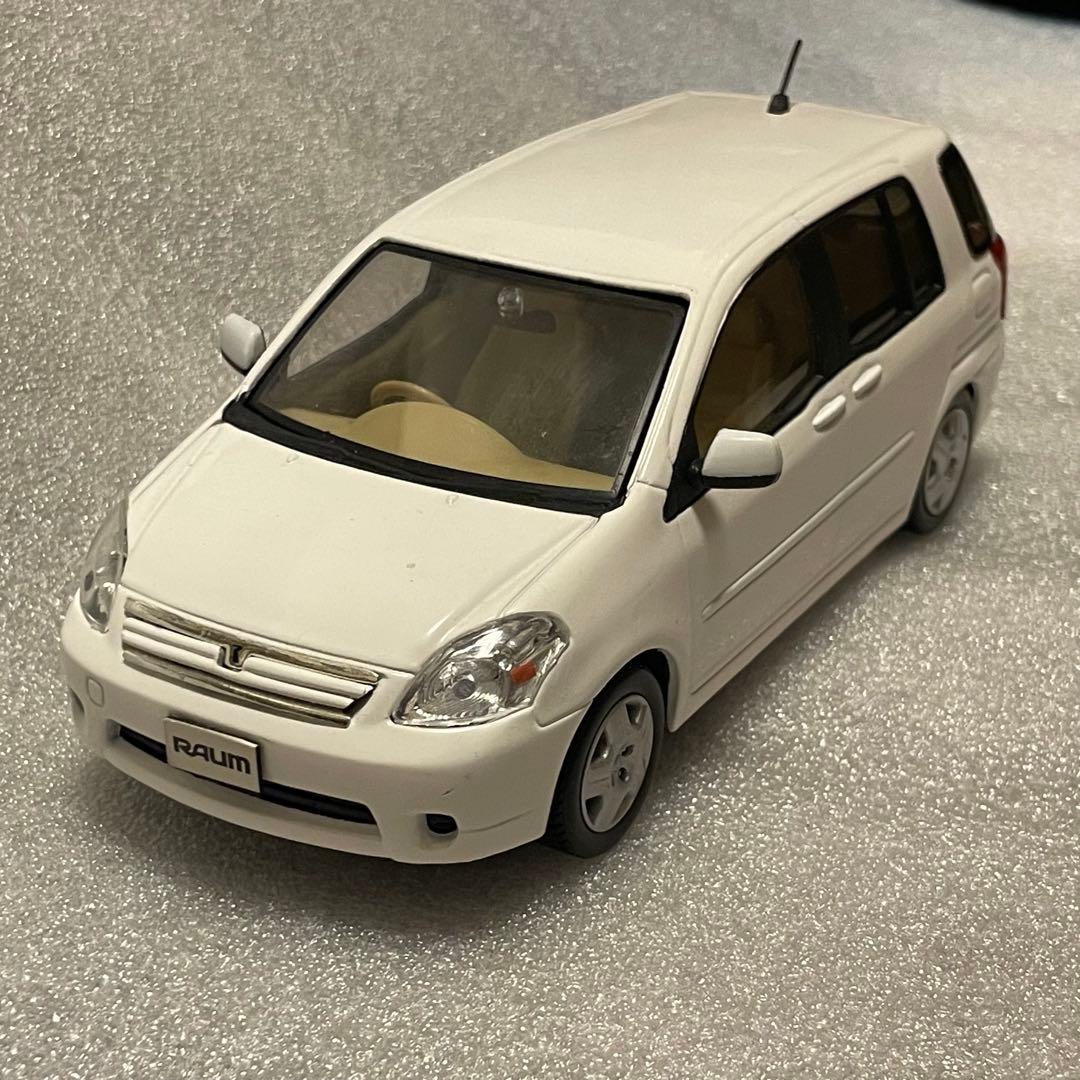 カラーサンプル　トヨタ　ラウム　ホワイト　希少