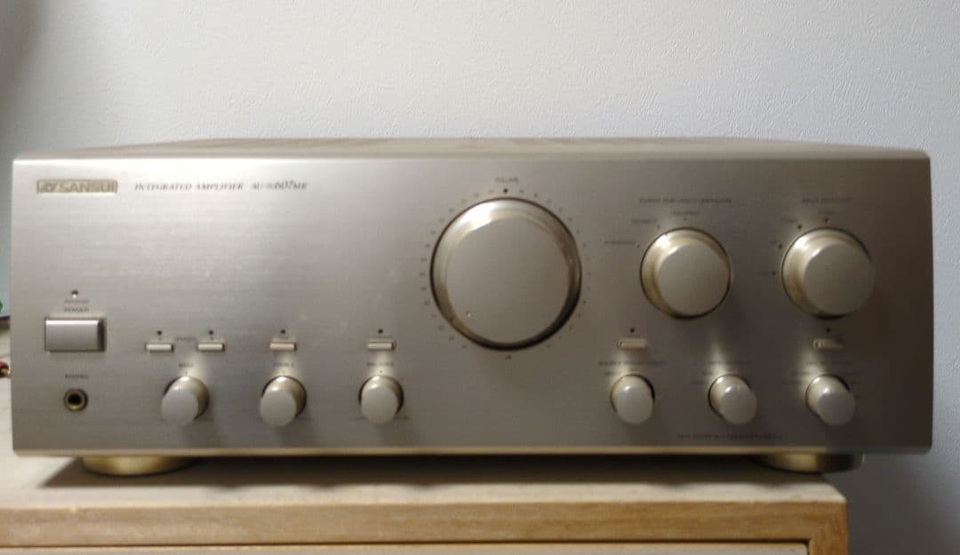 SANSUI サンスイAVアンプ AU-α607MR 使用には少々工夫が必要です