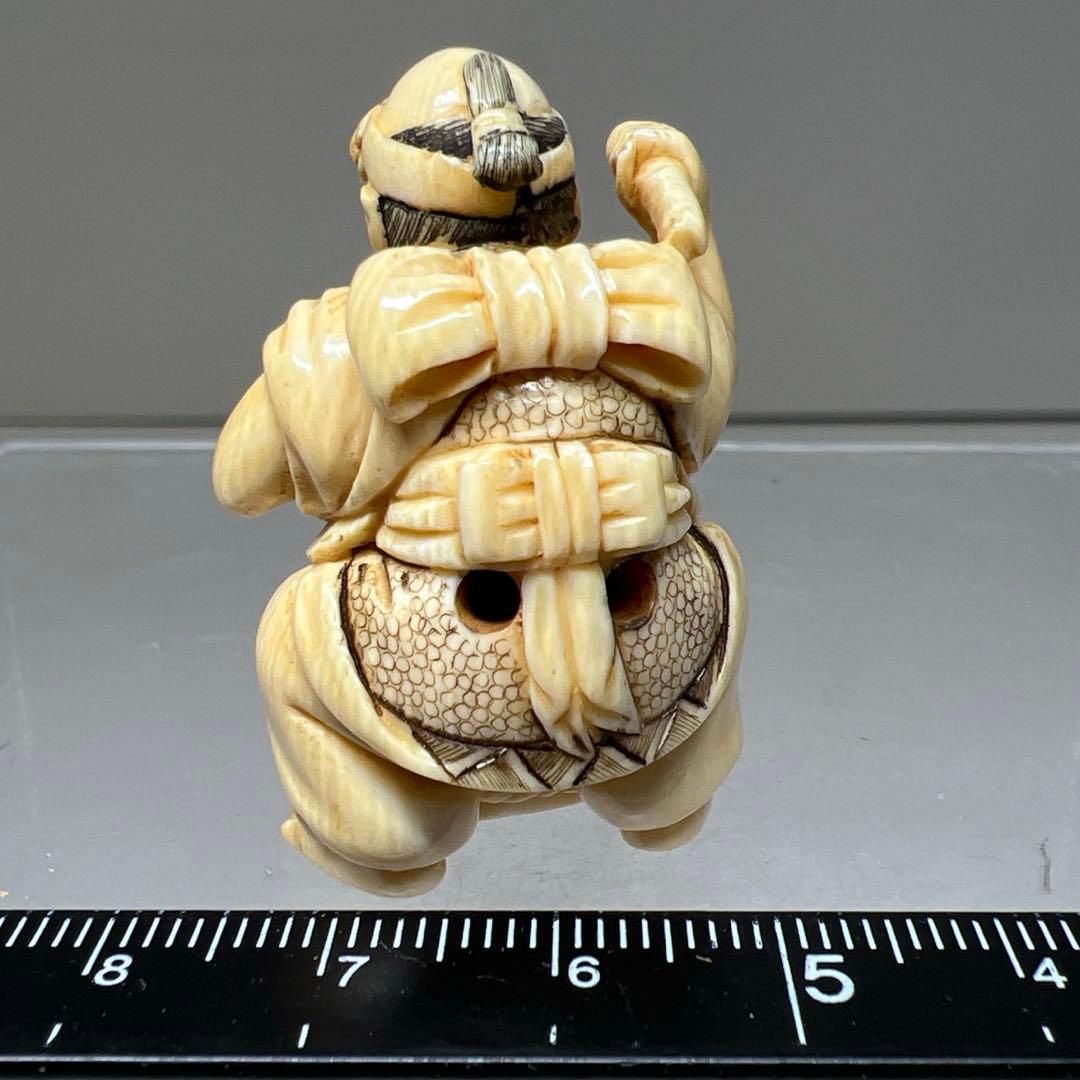 極上太鼓に人物根付　17g 東Y8-0203☆2Fトヒチ