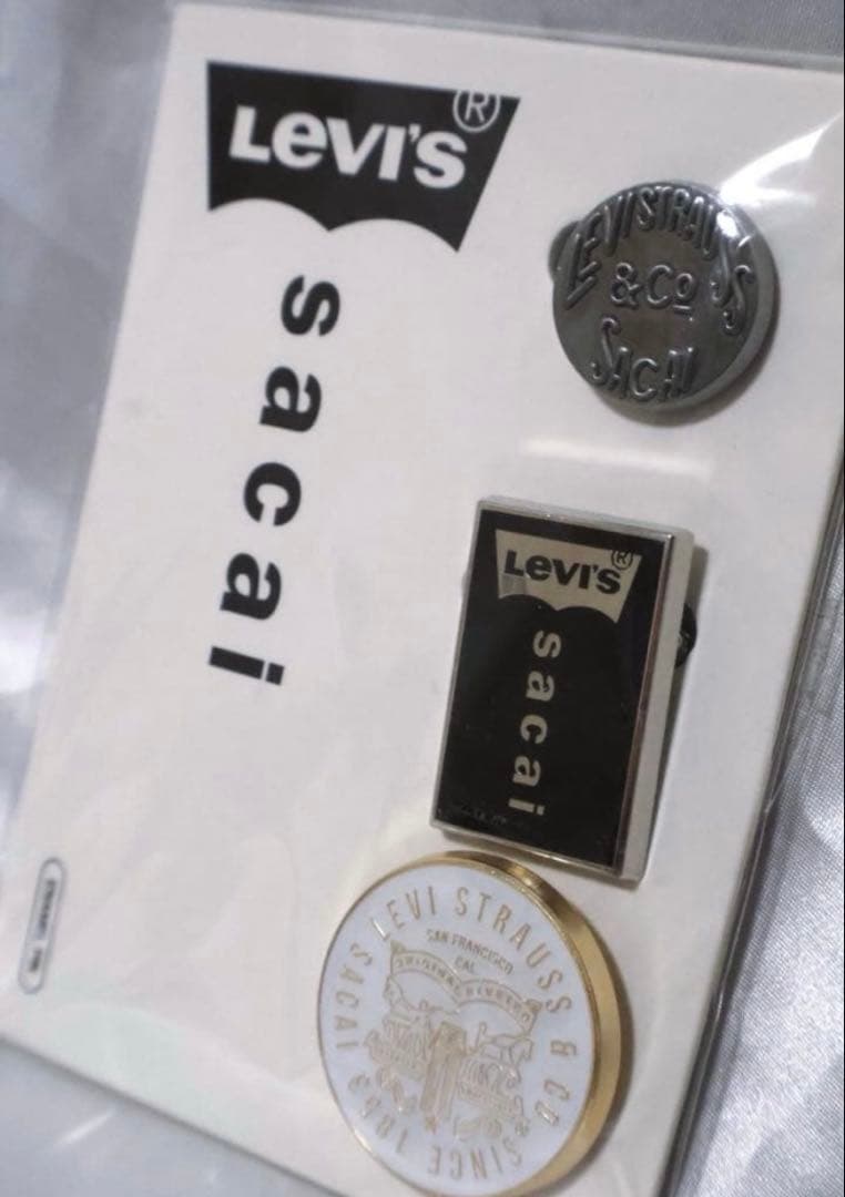 残り僅か【sacai x levi's】サカイ　リーバイス　ピンズ　シルバー