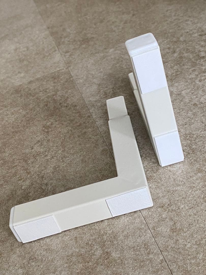 美品☆エアリゾーム　Leith ランドリーラック 突っ張り　可動棚