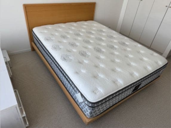 TEMPUR【11月19日まで✨】高級木製ベッドフレーム クイーン　ダブルワイド